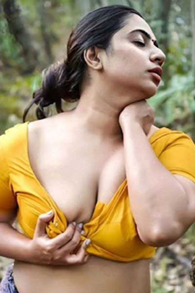 Nila Nambiar boobs image